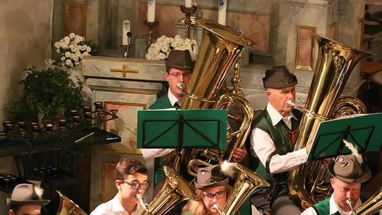 Festliche Bläsermusik zum Advent präsentierte der Wildfleckener Musikzug in der Kirche Sankt Josef. Sebastian Schmitt
