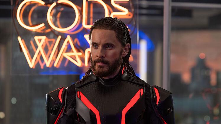 Jared Leto verk&ouml;rpert in "Tron: Ares" einen scheinbar unbesiegbaren KI-Soldaten.