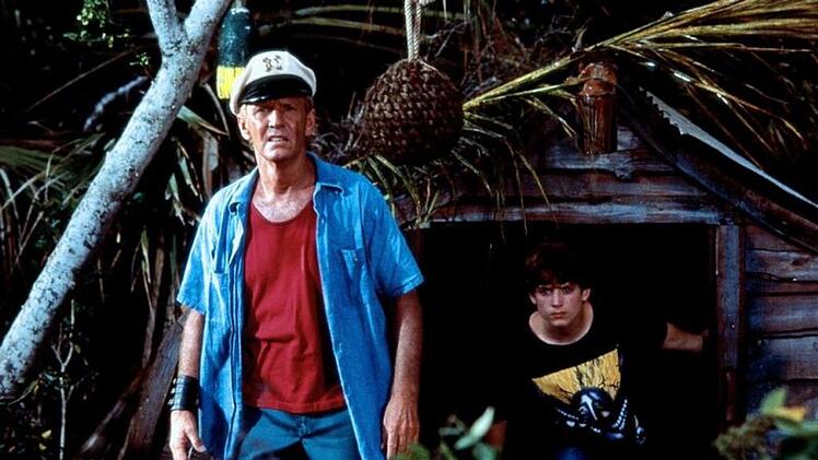 Die weitere Karriere von Paul Hogan (Bild links, mit Elijah Wood) verlief nicht sonderlich erfolgreich: Nicht nur das Remake von "Flipper" (1996) floppte kl&auml;glich.