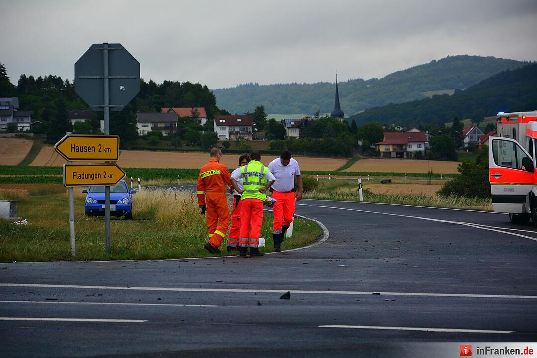 Ein Toter und zwei Schwerverletzte bei Vorfahrtsunfall