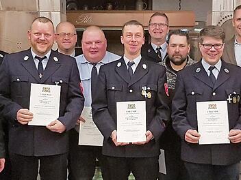 Unser Bild zeigt (vorne, von links) Dieter Schaar, Christian Lutz, Jörg Schneider, Stefan Hofmann und Peter Weigel; (Mitte, von links) Stefan Hoffmann, Ralf Harz und Frank Popp sowie (hinten, von links) Alexander Schnabel, Stefan Ruckriegel und Martin Bernreuther. Foto: privat