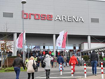 Bleiben die Eingangstüren zur Brose-Arena für die Bamberger Basketballfans bis zum 19. April geschlossen? Archivfoto: Ronald Rinklef