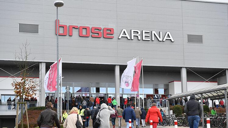 Bleiben die Eingangstüren zur Brose-Arena für die Bamberger Basketballfans bis zum 19. April geschlossen? Archivfoto: Ronald Rinklef