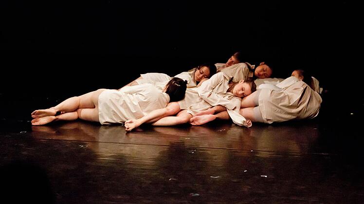 Impressionen vom Tanztheaterabend in der Coburger ReithalleFoto: Jochen Berger