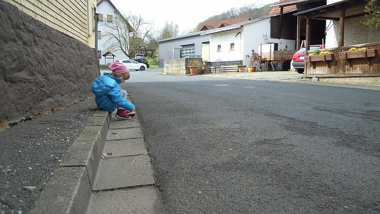Die Hardtstraße in Eckarts soll saniert und ausgebaut werden, um auch eine positive Außenwirkung zu erzielen. Foto: Julia Raab