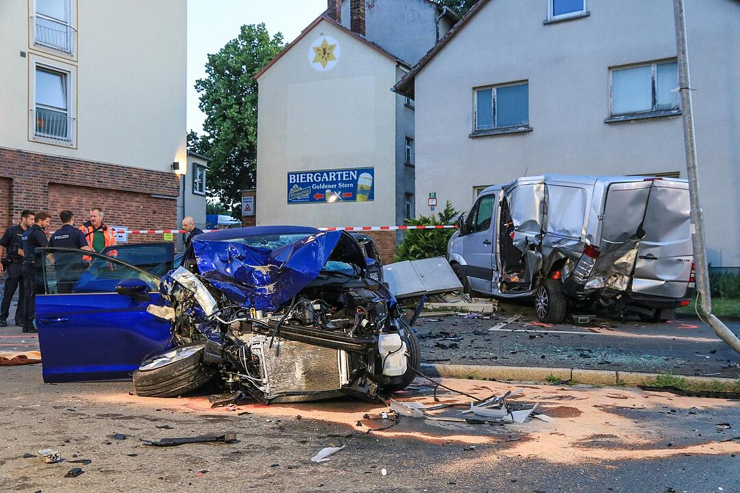Nach Flucht vor der Polizei: Autofahrer erfasst Fußgänger im Kreis Coburg - drei Menschen teils schwerst verletzt