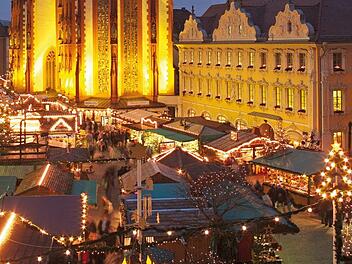 Der Weihnachtsmarkt W&uuml;rzburg 2018 findet von Freitag, 30.November, bis zum Sonntag, 23. Dezember, statt.  Foto: Congress-Tourismus-W&uuml;rzburg, Fotograf: A. Bestle.