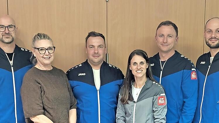 Das neue Leitungsteam Tennis (von links): Tom Schneider (Sportwart), Daniel Sollner (Schriftführer), Christiane Palluch (Schatzmeisterin), Felix Karollus (2. Abteilungsleiter), Mareike Rottenberger (Jugendwartin), Frank Kleinhenz (Abteilungsleiter...