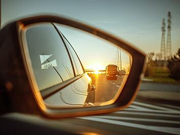 Ob mit Auto, Bahn oder Fahrrad - wer zur Arbeit pendelt, bekommt jetzt mehr Geld vom Staat zur&uuml;ck.