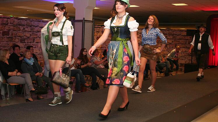 Die Trachtenmode ist schon längst bei jungen Leuten angekommen. Foto: Evi Seeger