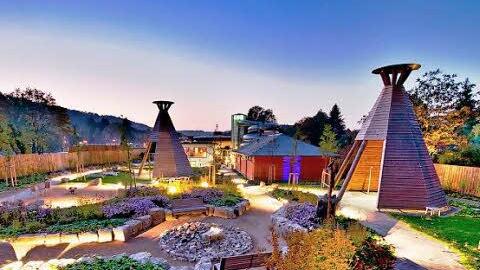 Das Aloha-Erlebnisbad mit seiner Harzer Saunalandschaft sorgt f&uuml;r einen erholsamen Tagesausklang nach einer herrlichen Winterwanderung. Foto: djd/Touristinformation Osterode am Harz