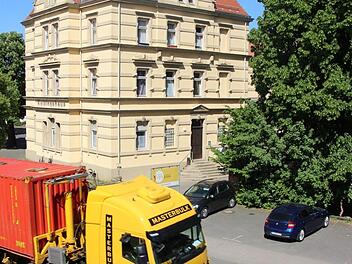 Die Eckpunkte für einen Erbbaurechtsvertrag zwischen   der Kolpingsfamilie und der Stadt Forchheim sind bereits vereinbart: Demnach   wird die Stadt  das Kolpingshaus       in den nächsten  99 Jahren  pachten.   Und damit auch für den Erhalt des  Hauses zuständig sein. Ekkehard Roepert
