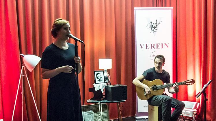 Reichlich Beifall gab es für den Ella-Fitzgerald-Abend, den Laura Mann und Florian Berndt im Foyer des neuen Coburger Wohnbau-Domizils gestalteten.Jochen Berger