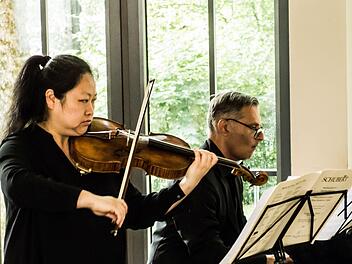 Die Bratschistin Zuho Lu und der Pianistin Antonio Grimaldi gestalten am Montag, 19. Juli, ein Konzert bei der Gesellschaft der Musikfreunde Coburg.Foto: Archiv/Jochen Berger