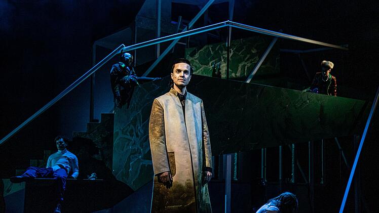 Szene aus der Neuinszenierung von "Hamlet" am Landestheater Coburg.Foto: Annemone Taake