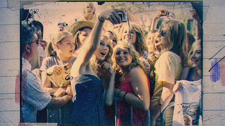 Taylor Swift tauschte sich mit ihren Fans auf der Social-Media-Plattform MySpace aus und brachte ihnen sogar pers&ouml;nlich Geschenke vorbei.
