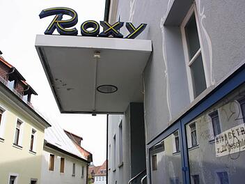 Nicht nur das seit Jahren leer stehende Roxy-Kino in der Stadtmitte, sondern auch so manche Immobilie auf einstigem US-Terrain könnte Kitzinger Vereinen aus ihrer Raumnot helfen.