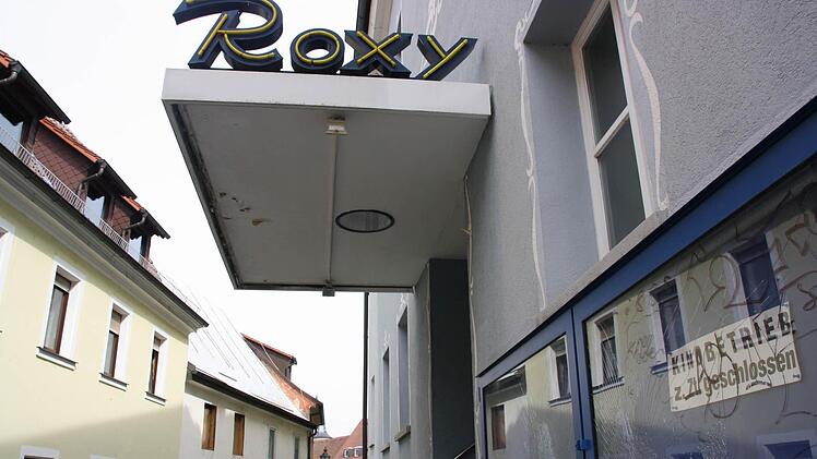 Nicht nur das seit Jahren leer stehende Roxy-Kino in der Stadtmitte, sondern auch so manche Immobilie auf einstigem US-Terrain könnte Kitzinger Vereinen aus ihrer Raumnot helfen.