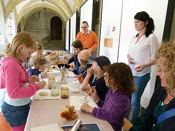 Gerade für Kinder wurde in allen Häusern etwas angeboten: spezielle Führungen oder Basteleien wie hier im Diözesanmuseum.Fotos: Marion Kürger-Hundrup