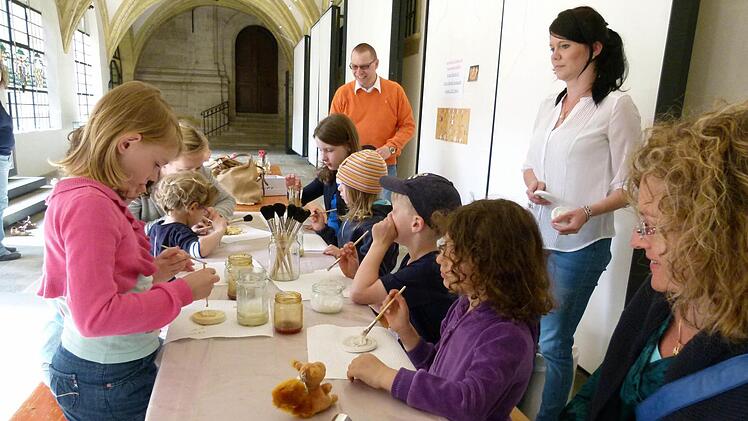 Gerade für Kinder wurde in allen Häusern etwas angeboten: spezielle Führungen oder Basteleien wie hier im Diözesanmuseum.Fotos: Marion Kürger-Hundrup