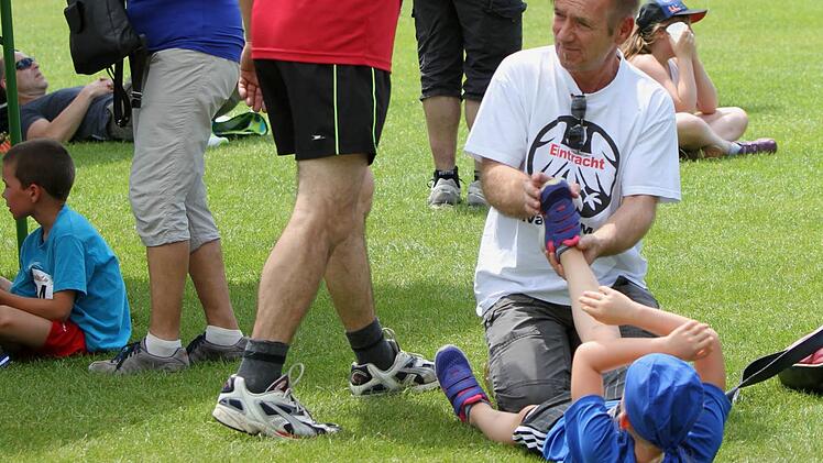 Der Physiotherapeut aus der Familie muss eingreifen.