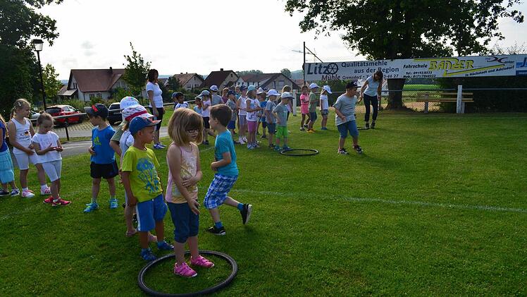 Die Kinder sind mit großem Eifer bei der Sache. Foto: Larissa Händel