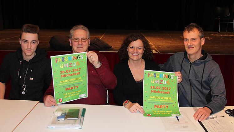 Die Organisatoren werben f&uuml;r den Faschingszug 2017. Foto: Yannick Hupfer