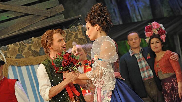 Szene aus dem "Vogelhändler" am Landestheater Coburg.Foto: Andrea Kremper