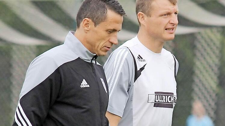 Neben "Chef" Bernd Eigner (links) hat sich auch der langj&auml;hrige Torwart- und Co-Trainer Matthias Bayer (rechts) vom FC Sand verabschiedet und nimmt jetzt erst einmal eine Auszeit. Wie lange diese dauert, l&auml;sst der 43-J&auml;hrige offen.  Foto: Ralf Naumann