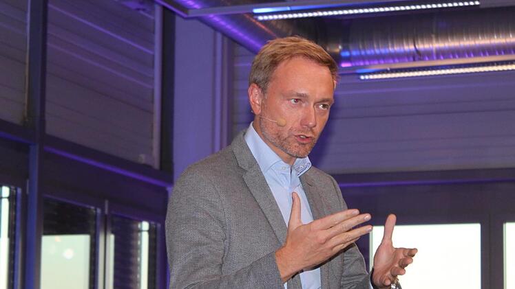 Christian Lindner glaubt, dass für die FDP in Bayern noch mehr drin ist als die zuletzt prognostizierten sechs Prozent.Fotos: Stefan Fößel