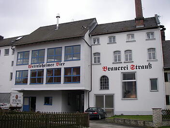 Der Brauerei Strauss aus Treuchtlingen fehlten Bierflaschen und Kästen, um ihr Weihnachtsbier abzufüllen - also starteten sie kurzerhand einen Aufruf auf Facebook.