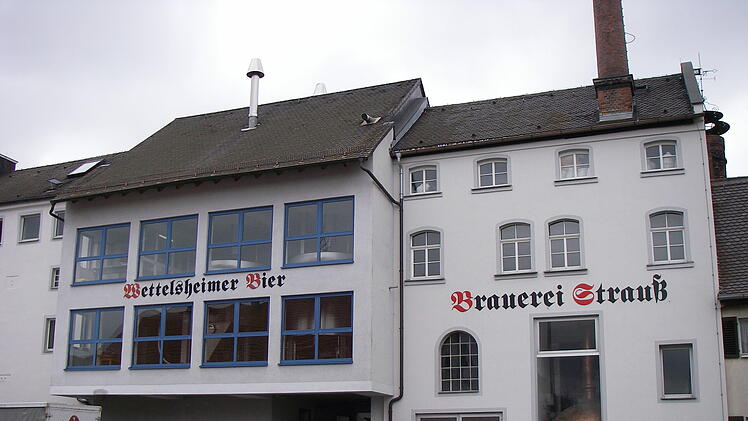 Der Brauerei Strauss aus Treuchtlingen fehlten Bierflaschen und Kästen, um ihr Weihnachtsbier abzufüllen - also starteten sie kurzerhand einen Aufruf auf Facebook.