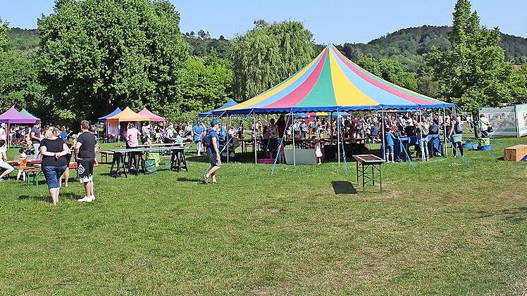 Am Pfingstmontag, 20. Mai startet die 25. Zelttheater-Woche in Bad Kissingen. In diesem Jahr gibt es f&uuml;nf Tage Spiel und Spa&szlig; erstmals auf dem ehemaligen Baseballfeld hinter beziehungsweise zwischen der st&auml;dtischen Musikschule und dem JuKuZ.