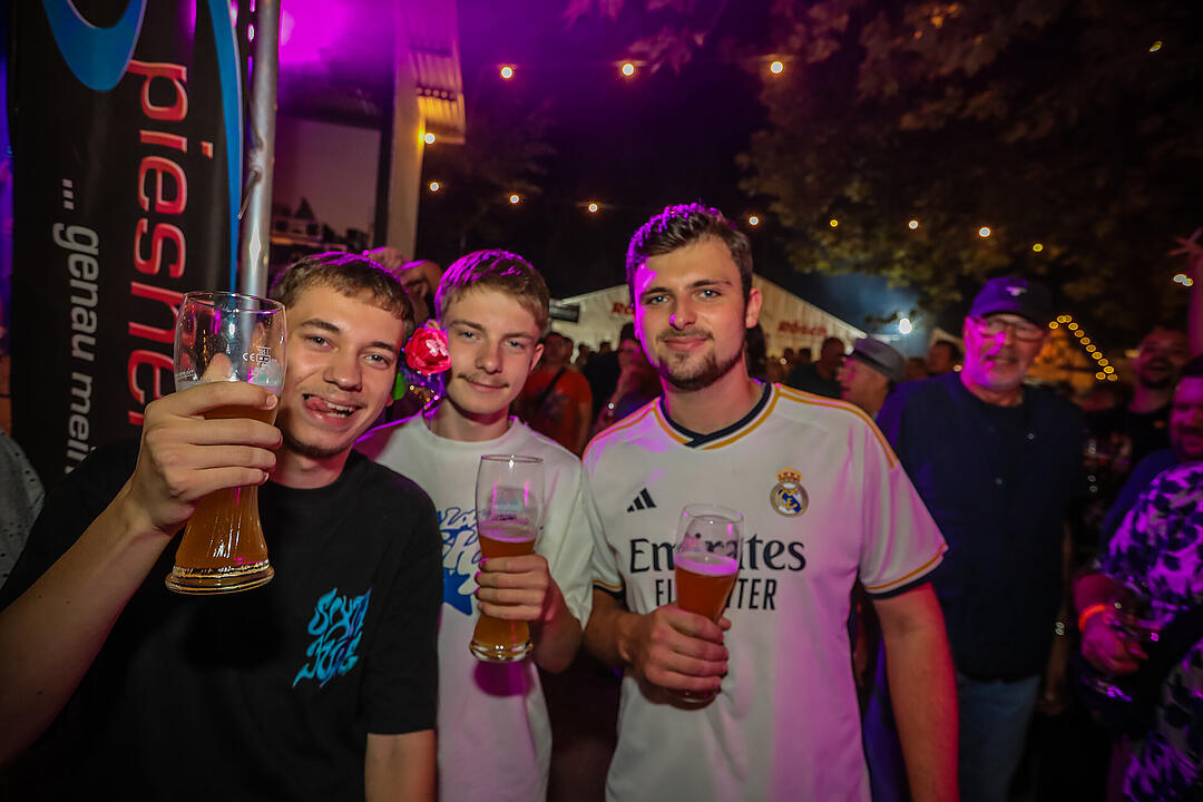 Impressionen vom größten Weinfest in Franken!