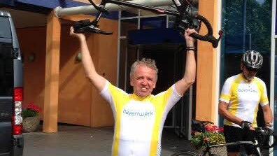 Alois Karch stemmt sein Rad.