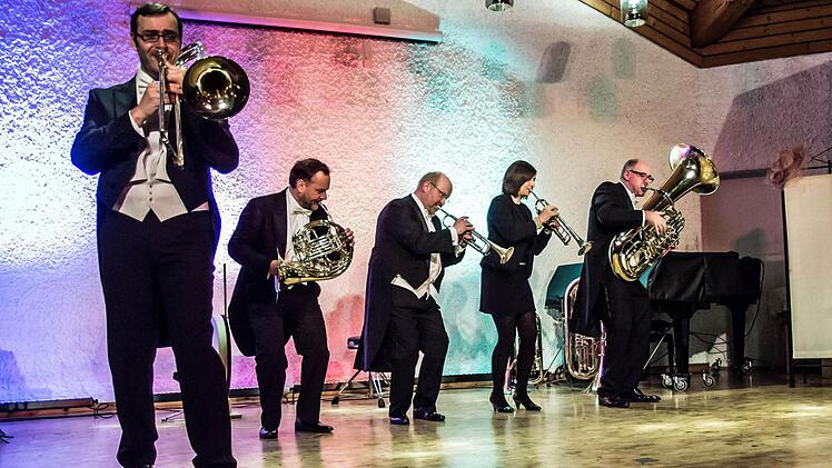 Harmonic Brass begeistert beim Neujahrskonzer im Rathaussaal Rödental.Foto: Jochen Berger
