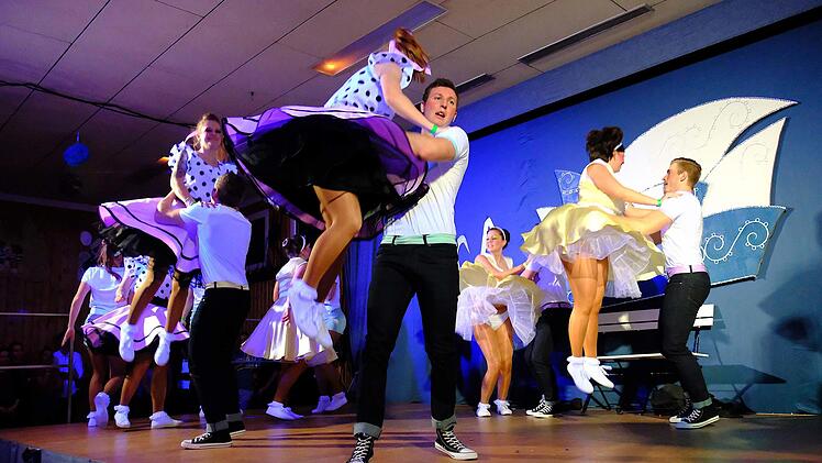 Die Showtanzgruppe Fuchsstadt mit dem Thema: "Back to the 60's" ließ es gründlich rocken.Gerd Schaar