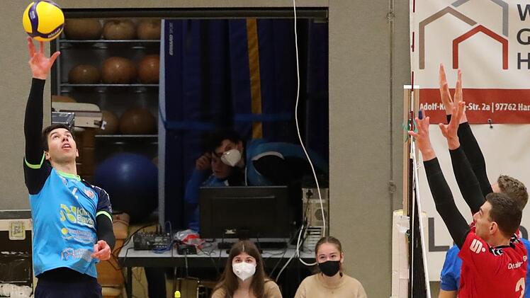 Moritz Zeitler und seine Hammelburg Volleys hatten Schwierigkeiten, gegen Dresden ins Spiel zu kommen. Dann spielten sie aber ihre St&auml;rken konsequent aus.  Foto: Jens Feistel