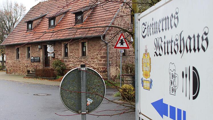 Für einen potenziellen Pächter ist auch der große Saal attraktiv. Dort stand bisher eine feste Bühne. Foto: Julia Raab