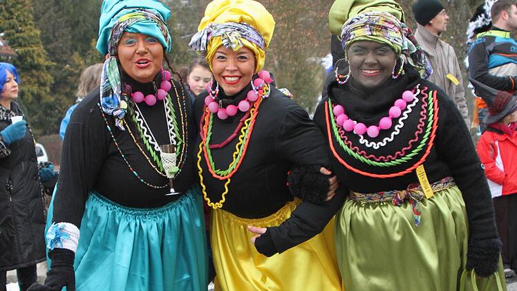 Tolle Kostüme sah man beim Eltmanner Faschingsumzug am Dienstag den Fußgruppen wie hier den Damen aus dem Orient.Alle Fotos: Günther Geiling