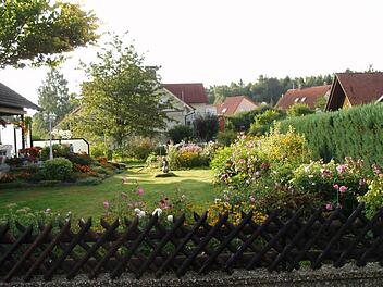 Marianne Seelhoff aus Volkers hat sich eine Oase geschaffen. Fotos: Hubert Töpfer
