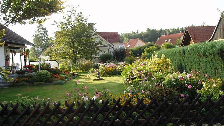 Marianne Seelhoff aus Volkers hat sich eine Oase geschaffen. Fotos: Hubert Töpfer