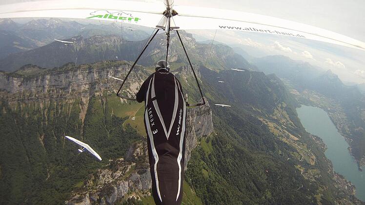Norbert Kirchner im Startpulk: Nach sechs Rennen in Annecy stand der Drachenflieger als Vizeweltmeister fest. Foto: Drachenfliegerclub Hammelburg