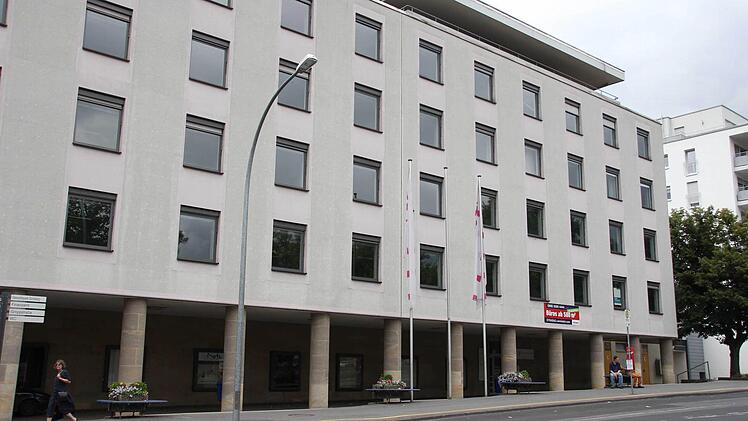 Das Telekom-Gebäude ist als neuer Standort der Staatsbad GmbH im Gespräch.  Foto: Carmen Schmitt