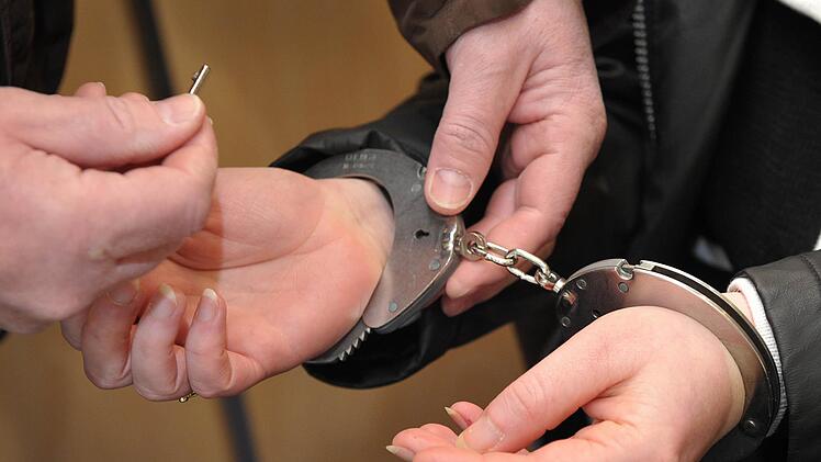 Ein per Öffentlichkeitsfahndung gesuchter 70 Jahre alter Brite, der in ganz Bayern als Betrüger und Ladendieb aktiv gewesen sein soll, ist  in Mittelfranken festgenommen worden.  Foto: David Ebener/dpa