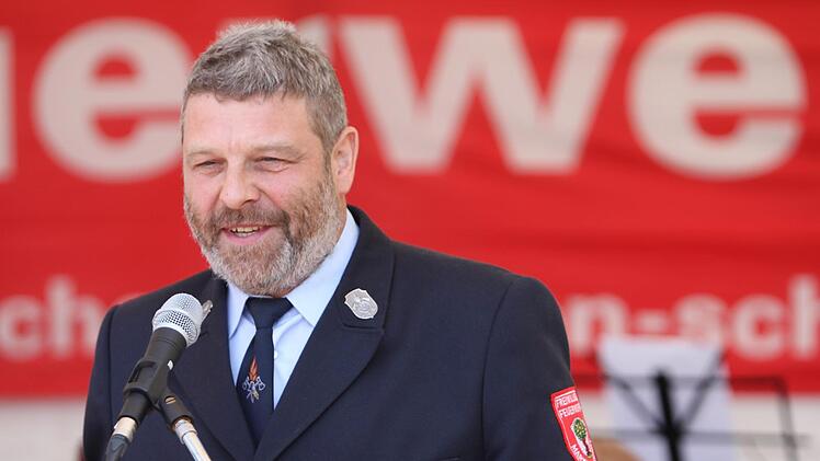 Dieter Halbig, Vorsitzender der Patenfeuerwehr aus Sulzthal bei seinem Grußwort