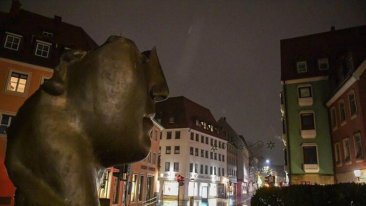 Selten wohl war die Markusbrücke so leer wie in dieser Silvesternacht.Ronald Rinklef