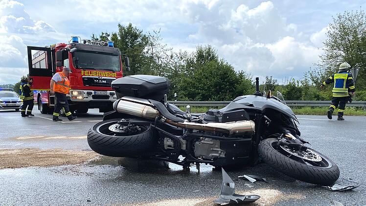 Schwerer Motorrad-Unfall auf der B85