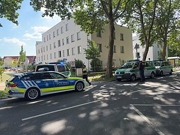 Streit zwischen Nachbarn eskaliert: Mann m&ouml;glicherweise bewaffnet - SEK im Einsatz