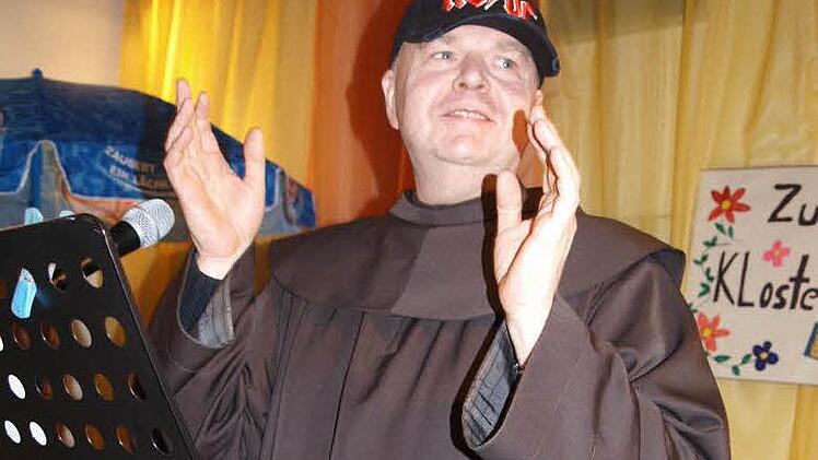 Pater Silvester in der Bütt Foto: Thomas Weichert